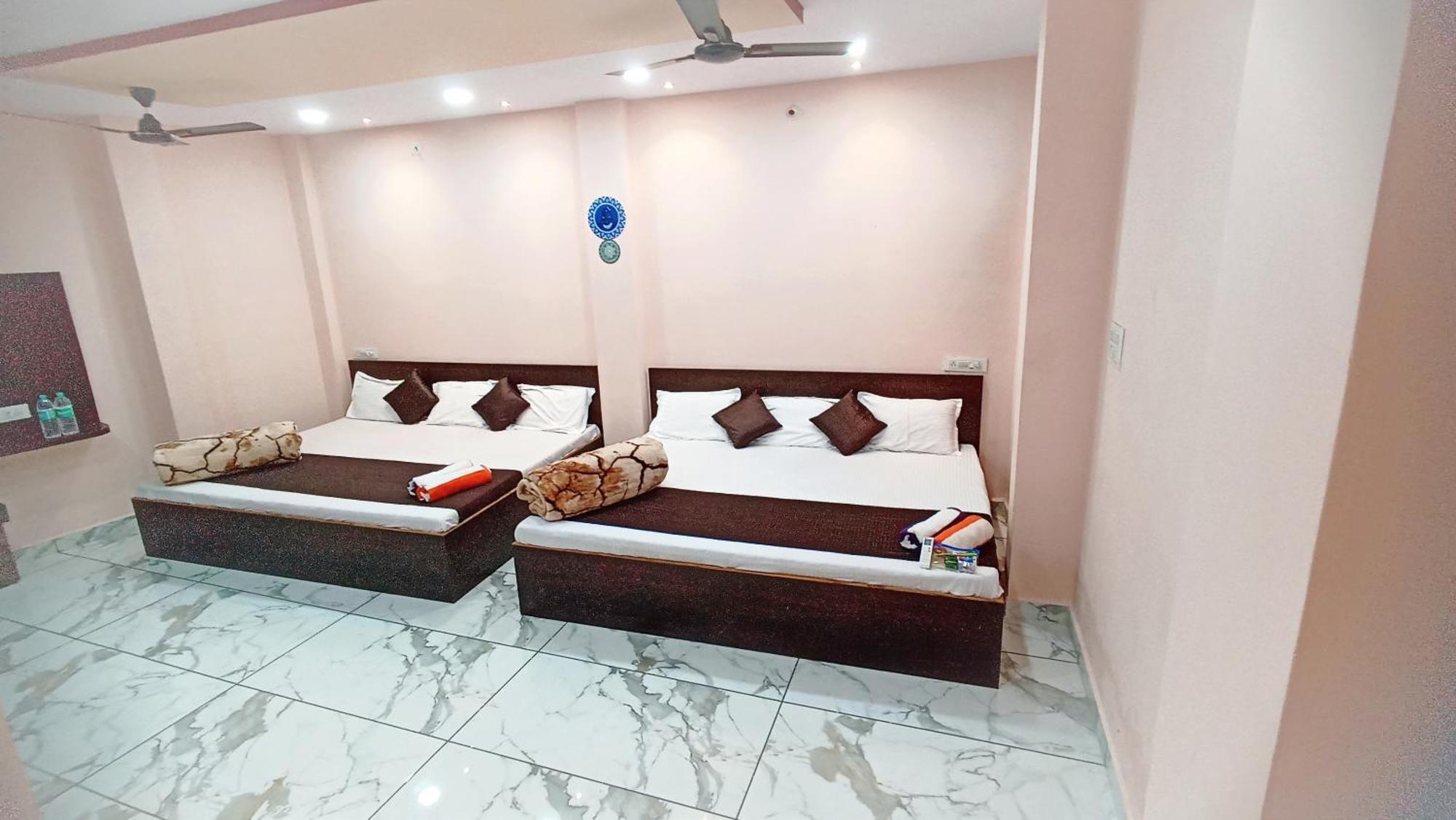 Hotel Shree Krishna Palace อุจเจน ภายนอก รูปภาพ