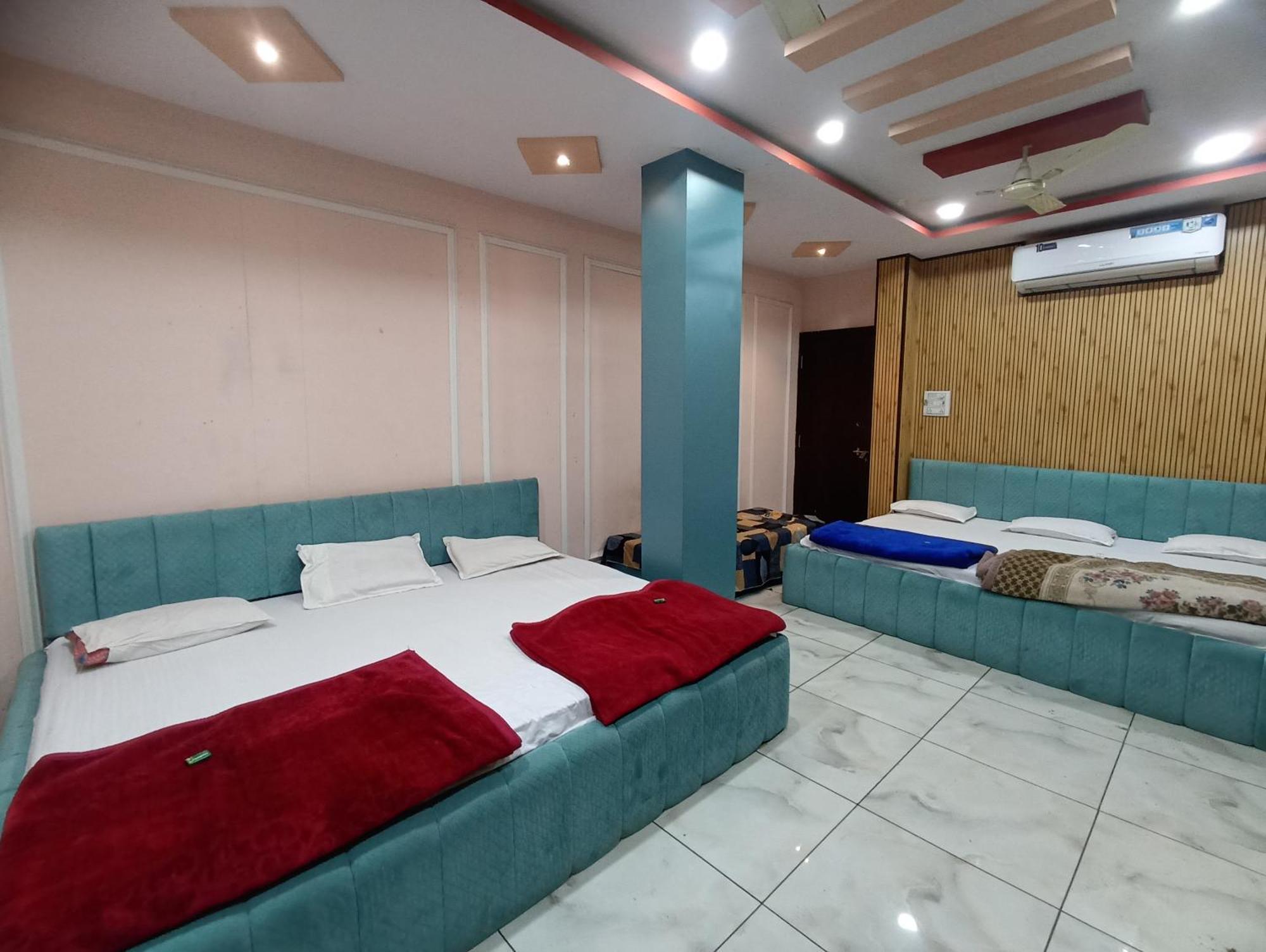 Hotel Shree Krishna Palace อุจเจน ภายนอก รูปภาพ
